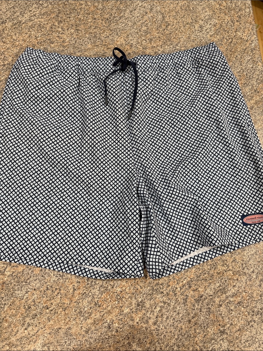 Vineyard Vines Chappy Blue & White Printed swim trunks size XL
